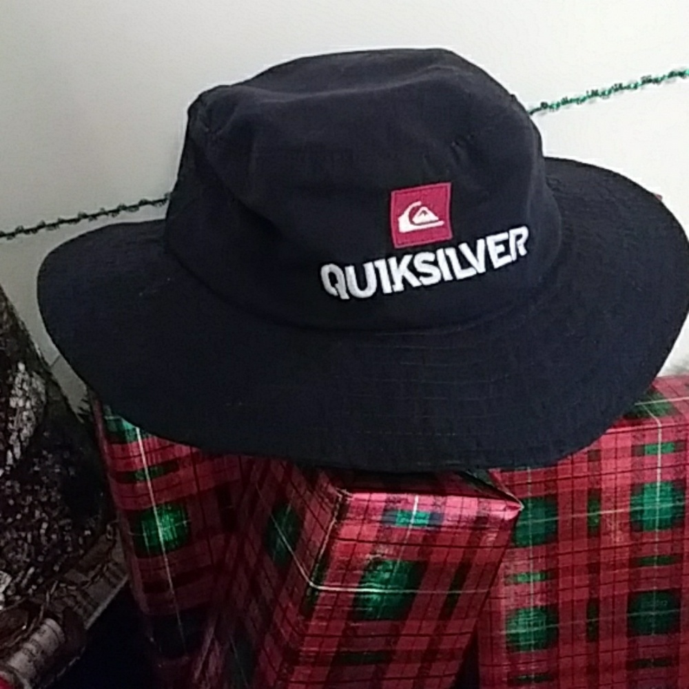 Quiksilver black infant toddler sun hat red white